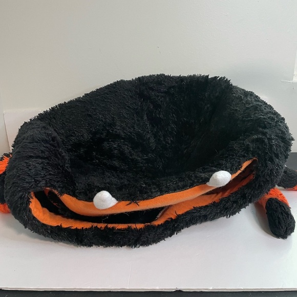 Thrills & Chills  Spider Cat Bed - Halloween - Picture 11 of 11